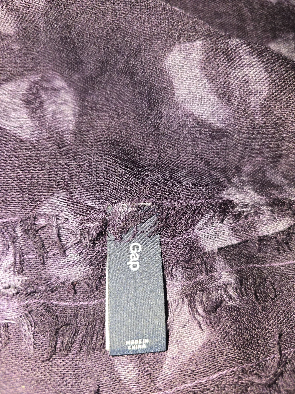 GAP Plush Purple 💜 Lip 💋 Print Scarf, Like New, 30